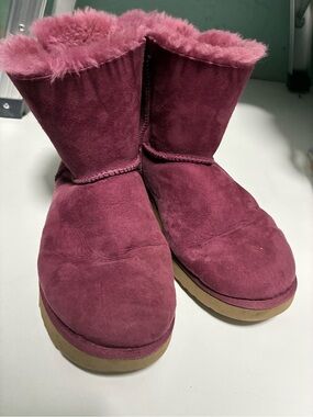 UGG Short Shearling Boots in Rose Pink women size 10